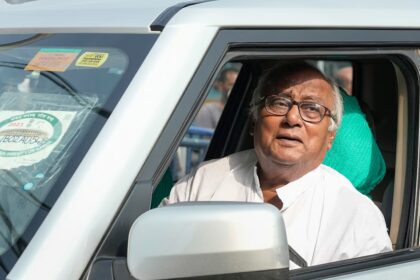 "इतिहास और शिक्षा" पर राहुल-प्रियांक के प्रहार को मिला TMC का साथ: BJP की नीतियों के खिलाफ विपक्ष की बड़ी घेराबंदी