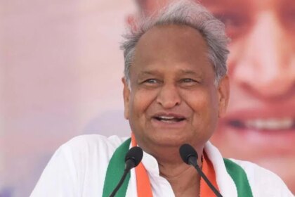 गहलोत ने फिर साधा बीजेपी सरकार पर निशाना, कहा- छात्रों पर लाठीचार्ज कराने वाली और ओएमआर घोटाले को दबाने वाली सरकार...