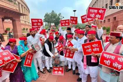 "चंदा चोर, गद्दी छोड़!" – राम मंदिर ट्रस्ट पर अखिलेश यादव का सबसे बड़ा प्रहार।