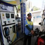 पेट्रोल-डीजल की कीमत में कटौती: पेट्रोल में 5 रुपये प्रति लीटर और डीजल में 3 रुपये प्रति लीटर की कटौती, नई कीमतें आज से लागू हो गईं।