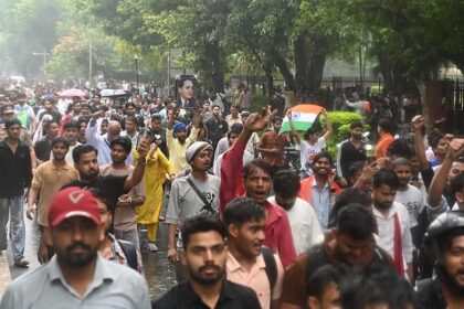 इस शीर्षक को एक नया, आकर्षक रूप में बदलें और केवल एक ही परिणाम दें,कोई निर्देश न दे: संसद की ओर मार्च कर रहे प्रदर्शनकारियों पर लाठीचार्ज, अभिजीत दीपके को हिरासत में लिया गया, पुलिस ने किया खंडन