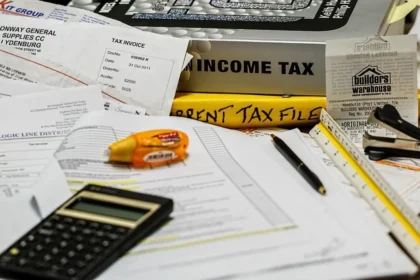 ITR फाइलिंग में न करें ये बड़ी गलती! AIS और Form 26AS का मिलान क्यों है 'गेम चेंजर'? जानें पूरा गणित।