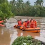 नवसारी में थमी बारिश पर सैलाब का सितम जारी: NDRF ने 'देवदूत' बन बचाई 80 से ज्यादा जिंदगियां।