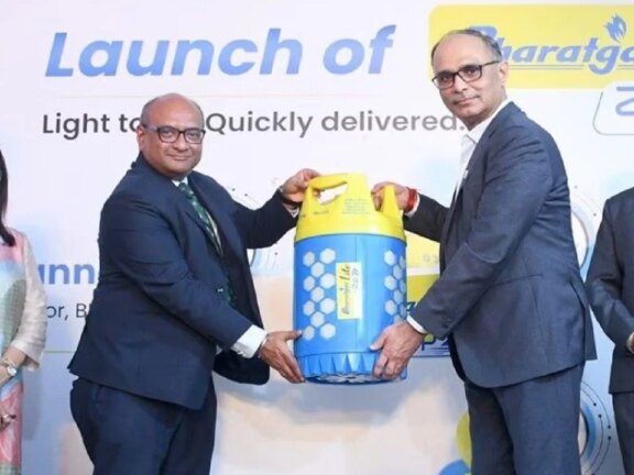 रसोई गैस सिलेंडर को लेकर आई ये बड़ी खुशखबरी, 15 अगस्त से शुरू हो गई ये सेवा...