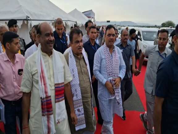 राजस्थान: गडकरी ने दिल्ली-मुंबई एक्सप्रेसवे का किया निरीक्षण, की कई घोषणाएं