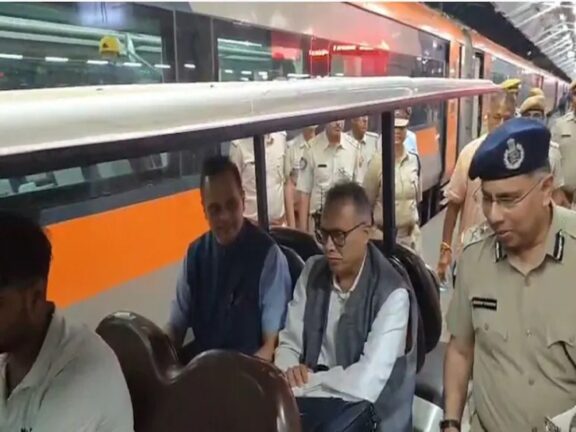 राजस्थान: पीएम मोदी के दौरे से पहले तैयारियों का जायजा लेने पहुंचे राज्य के मुख्य सचिव और डीजीपी.