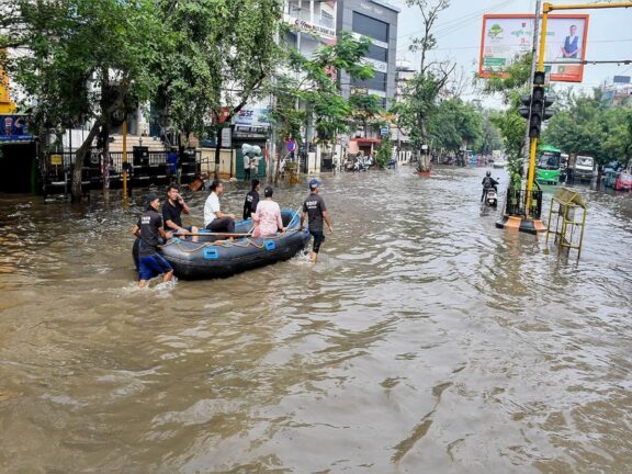 राष्ट्रीय मौसम पूर्वानुमान: देश के कई राज्यों में बारिश का कहर, राजस्थान के कई जिलों में भारी बारिश, जयपुर में बादल, आज का अलर्ट जारी