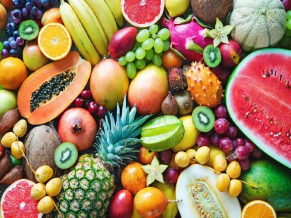 हेल्थ टिप्स: अगर आप भी खाना खाने के बाद फलों का सेवन करते हैं तो सावधान हो जाएं.