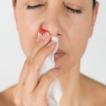 हेल्थ टिप्स: अगर नाक से बार-बार खून बहता है तो यह इस बीमारी का लक्षण हो सकता है।