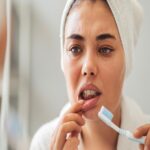 हेल्थ टिप्स: अगर बार-बार मसूड़ों से आता है खून तो आप भी करें ये काम, मिलेगा फायदा...