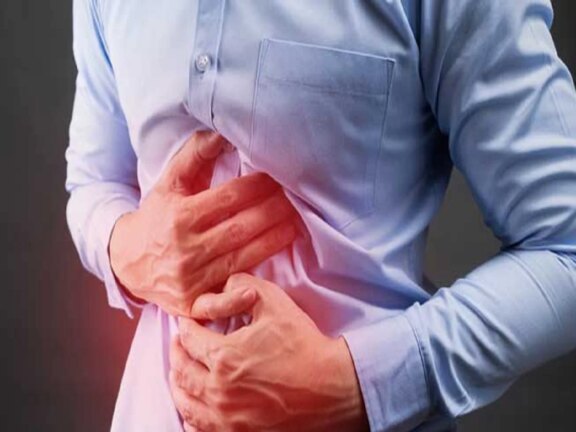 हेल्थ टिप्स: कब्ज की समस्या से छुटकारा पाने के लिए करें इन नेचुरल ड्रिंक्स का सेवन, मिलेगा आराम