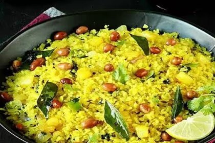 हेल्थ टिप्स: सेहत के लिए बेहद फायदेमंद है पोहा, अपनी डाइट में करें शामिल