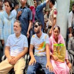 अब पैलेट गन पीड़िता के साथ धरने पर बैठे राहुल गांधी, की ये मांग