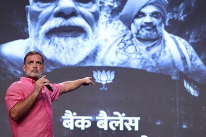 छात्रों की हुंकार: 'युवाओं ने दिखाया रास्ता, हम प्यार से मिटाएंगे भ्रष्टाचार का अंधेरा' - राहुल गांधी