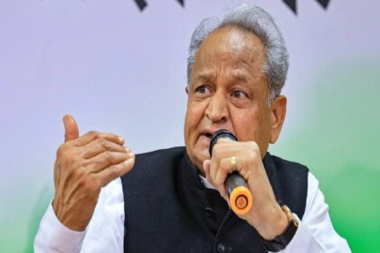 RGHS को लेकर गहलोत ने सरकार पर साधा निशाना, कहा- ऐसे कार्यों से सरकार...