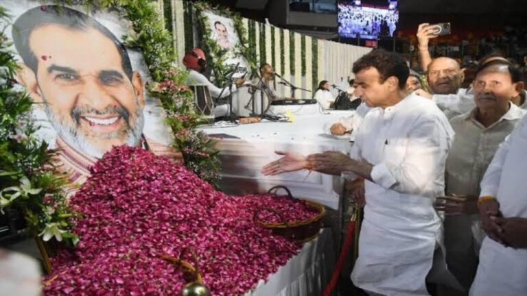 सज्जन कुमार की शोक सभा के बीच बीजेपी में नाराजगी, तीन सांसदों के घर जाने पर उठे सवाल