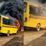 Jaiselmer Bus Fire: राजस्थान के जैसलमेर में मंगलवार सुबह बड़ा हादसा टल गया। ग्रामीण इलाकों से बच्चों को लेने जा रही स्कूल बस अचानक आग की लपटों में घिर गई। बस में करीब 15 बच्चे सवार थे, लेकिन स्थानीय लोगों और चालक की मदद से सभी को समय रहते बाहर निकाल लिया गया। धऊवा गांव के पास अचानक लगी आग घटना जैसलमेर के सदर थाना क्षेत्र में धऊवा गांव के पास हुई। बताया गया कि स्कूल बस सुबह जैसलमेर से ग्रामीण इलाकों की ओर बच्चों को लेने जा रही थी। इसी दौरान अचानक बस में आग लग गई। आग लगते ही बस में अफरा-तफरी मच गई। लपटें तेजी से फैलने लगीं, लेकिन समय रहते बच्चों को बस से बाहर निकाल लिया गया। 15 बच्चों की बची जान पुलिस के मुताबिक, हादसे के वक्त बस में करीब 15 बच्चे मौजूद थे। आग की भयावहता को देखते हुए आसपास के लोगों ने भी तुरंत मदद के लिए हाथ बढ़ाया। सभी बच्चों को सुरक्षित बाहर निकाल लिया गया। राहत की बात यह रही कि हादसे में किसी बच्चे या अन्य व्यक्ति के घायल होने की सूचना नहीं है। देखते ही देखते आग का गोला बनी बस बस में लगी आग इतनी तेजी से फैली कि कुछ ही देर में पूरा वाहन आग की चपेट में आ गया। घटनास्थल से धुएं का बड़ा गुबार उठता दिखाई दिया। स्थानीय लोगों ने तत्काल फायर ब्रिगेड को सूचना दी। सूचना मिलते ही नगर परिषद की दमकल गाड़ी मौके पर पहुंची और आग बुझाने का अभियान शुरू किया। दमकल ने पाया आग पर काबू दमकल कर्मियों ने काफी मशक्कत के बाद आग पर पूरी तरह काबू पा लिया। हालांकि तब तक स्कूल बस बुरी तरह जल चुकी थी और उसका अधिकांश हिस्सा खाक हो गया। अगर बच्चों को समय रहते बस से बाहर नहीं निकाला जाता, तो हादसा और गंभीर हो सकता था। फिलहाल सभी बच्चों के सुरक्षित होने से परिवारों ने राहत की सांस ली है। आग लगने की वजह अभी साफ नहीं पुलिस के अनुसार, बस में आग किस वजह से लगी, इसका अभी पता नहीं चल पाया है। मामले की जांच शुरू कर दी गई है। पुलिस स्थानीय लोगों, बस चालक और संबंधित लोगों से पूछताछ कर रही है। तकनीकी जांच के बाद ही आग के वास्तविक कारण का पता चल सकेगा। बड़ा हादसा टला, लेकिन उठे सुरक्षा के सवाल जैसलमेर जैसे गर्म और दूर-दराज के इलाकों में स्कूल बसों की नियमित फिटनेस और सुरक्षा जांच बेहद महत्वपूर्ण है। इस घटना में बच्चों को समय पर बाहर निकाल लिया गया, लेकिन बस का पूरी तरह जल जाना वाहन की सुरक्षा व्यवस्था को लेकर सवाल भी खड़े करता है। फिलहाल सबसे बड़ी राहत यही है कि 15 मासूम बच्चे सुरक्षित हैं। अब जांच एजेंसियों के सामने यह पता लगाने की जिम्मेदारी है कि बस में आग क्यों लगी और भविष्य में ऐसी घटना दोबारा न हो, इसके लिए क्या कदम उठाए जा सकते हैं।
