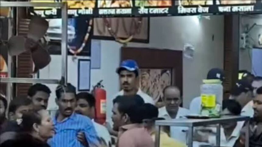 उज्जैन में श्रद्धालुओं और रेस्टोरेंट कर्मचारियों के बीच मारपीट, पुलिस बोली- अभी कोई शिकायत नहीं मिली