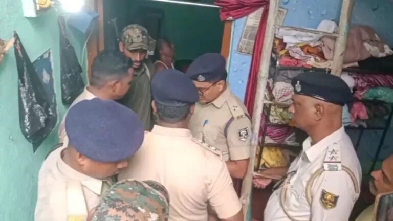 नवादा के एक घर में महिला और दो मासूम बेटियों के शव मिलने से सनसनी, पुलिस जांच में जुटी