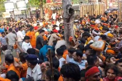मधेपुरा के सिंहेश्वर मंदिर में सावन की अंतिम सोमवारी पर भगदड़ जैसी स्थिति, बैरिकेडिंग टूटी