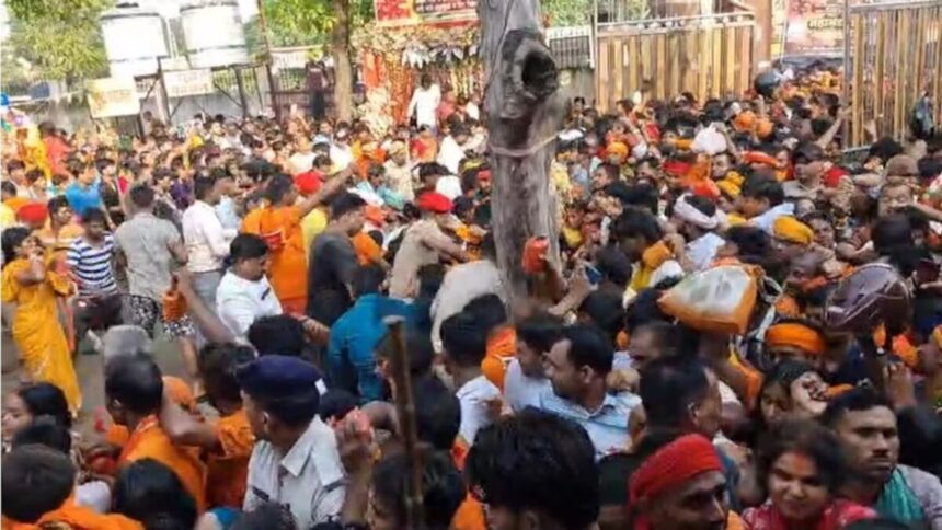 मधेपुरा के सिंहेश्वर मंदिर में सावन की अंतिम सोमवारी पर भगदड़ जैसी स्थिति, बैरिकेडिंग टूटी