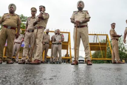 चंडीगढ़ में ETT शिक्षकों का प्रदर्शन, हरपाल चीमा के आवास के बाहर हिरासत