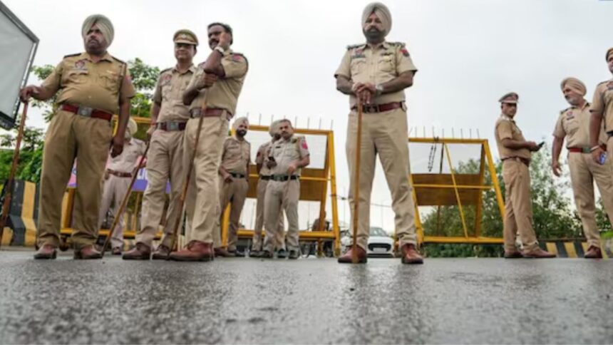 चंडीगढ़ में ETT शिक्षकों का प्रदर्शन, हरपाल चीमा के आवास के बाहर हिरासत