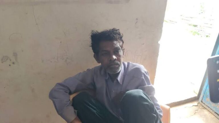 MP News: सीधी के सरकारी स्कूल में शराब के नशे में पहुंचा शिक्षक, वीडियो वायरल होने के बाद सस्पेंड