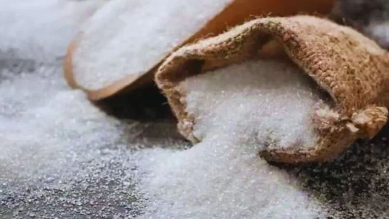 चीनी के दाम में तेज उछाल, केंद्र ने बदले कच्ची चीनी के आयात नियम; जानिए नए नियम और कीमतों का असर