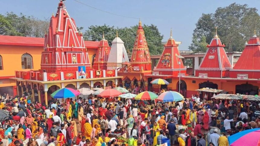 Bihar News: सावन के दूसरे सोमवार को समस्तीपुर में उमड़ा आस्था का सैलाब, 40 किमी पैदल चलकर पहुंचे कांवड़िये