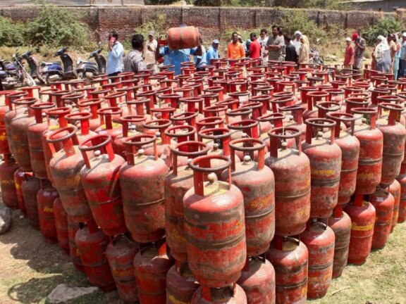 एलपीजी सिलेंडर की कीमत: प्रमुख शहरों में एलपीजी सिलेंडर के लिए आज इतने रुपये खर्च करने होंगे