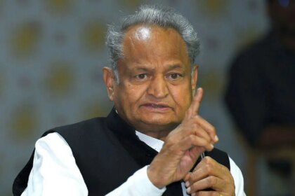 चीनी की कीमतों में अचानक बढ़ोतरी पर गहलोत का बड़ा बयान. राष्ट्रीय समाचार हिंदी में चीनी की कीमतों में अचानक बढ़ोतरी पर गहलोत का बड़ा बयान, कहा