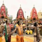 जगन्नाथ रथयात्रा विशेष: इस चमत्कारी चालीसा पाठ से संवर जाएगा आपका जीवन, जानें विधि और महाप्रभु की कृपा पाने के अनमोल लाभ।