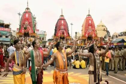 जगन्नाथ रथयात्रा विशेष: इस चमत्कारी चालीसा पाठ से संवर जाएगा आपका जीवन, जानें विधि और महाप्रभु की कृपा पाने के अनमोल लाभ।