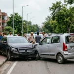 नरेला में भीषण सड़क हादसा: Mercedes की टक्कर से वैगन-आर के परखच्चे उड़े, बुजुर्ग महिला की दर्दनाक मौत