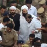 भारी पुलिस बल के पहरे में अबान का अंतिम संस्कार: पैरोल पर आए भाइयों ने दिया कंधा, उमड़ा जनसैलाब।