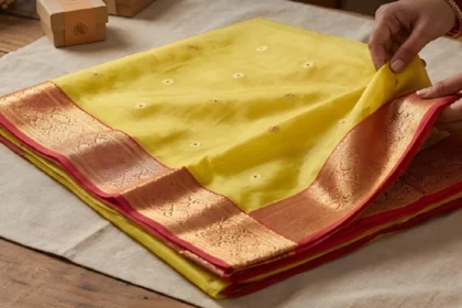 मॉनसून में भी नए जैसे महकेंगे आपके कीमती कपड़े! बस अपनाएं Silica Gel और Fabric Freshener का ये स्मार्ट हैक।