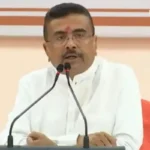 हवा में मंडराया संकट! शुभेंदु अधिकारी के हेलिकॉप्टर की इमरजेंसी लैंडिंग, बाल-बाल टला बड़ा हादसा।