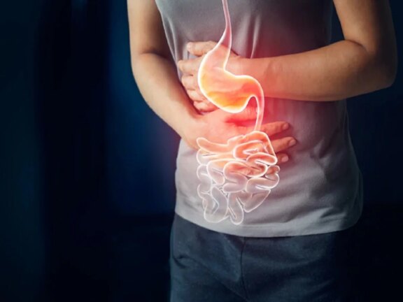 हेल्थ टिप्स: रसोई में रखी ये चीजें गैस, सूजन और एसिडिटी की समस्या से दिलाती हैं राहत