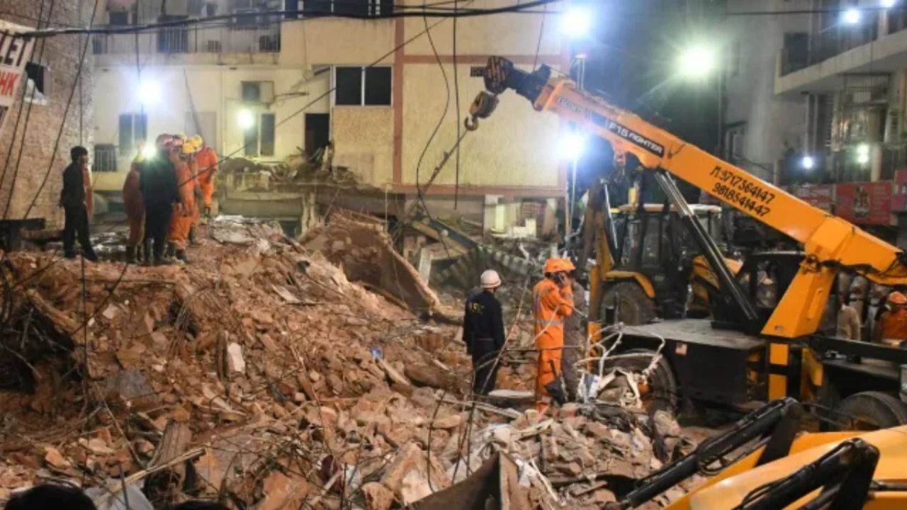 दिल्ली के सत्य निकेतन में सात मौतों के बाद PG सुरक्षा और प्रशासनिक लापरवाही पर बहस तेज हो गई