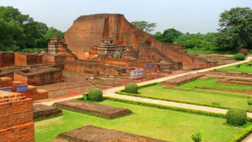 बिहार की इन 5 जगहों पर जरूर जाएं, इतिहास से अध्यात्म और जंगल सफारी तक का मिलेगा अनुभव