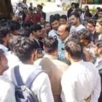 रानी दुर्गावती यूनिवर्सिटी में आउट ऑफ सिलेबस हिंदी पेपर पर छात्रों का हंगामा, दोबारा परीक्षा की मांग