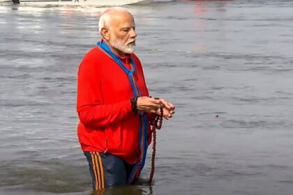 PM मोदी ने बताया क्यों धोए थे कुंभ के सफाईकर्मियों के पैर, सेवा यात्रियों से बोले- सेवा का सम्मान जरूरी