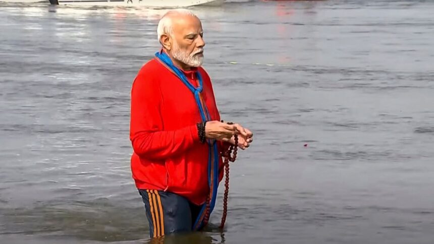 PM मोदी ने बताया क्यों धोए थे कुंभ के सफाईकर्मियों के पैर, सेवा यात्रियों से बोले- सेवा का सम्मान जरूरी