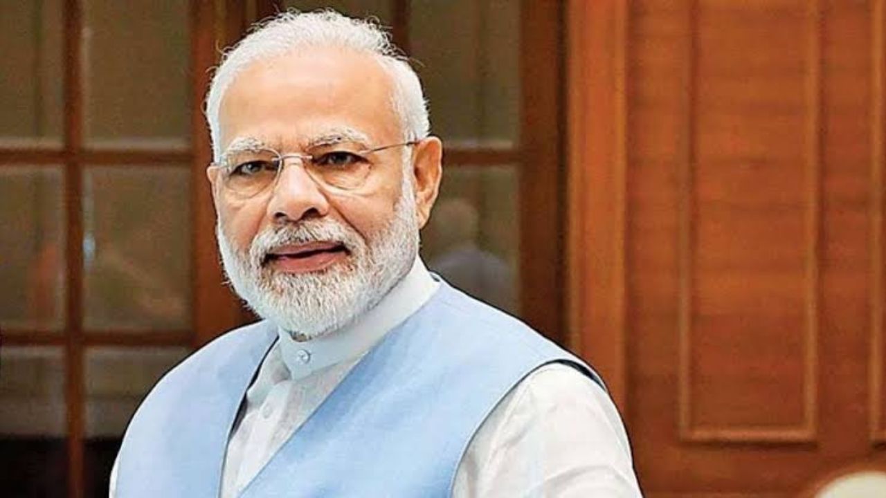 वाराणसी में गंगा का जलस्तर चेतावनी स्तर पार, PM मोदी ने मेयर और कलेक्टर से फोन पर लिया जायजा