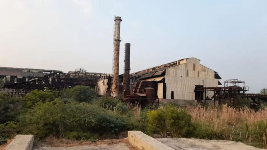 छाता चीनी मिल को लेकर घमासान, एथेनॉल प्लांट की मंजूरी के बाद भी धरना जारी; बढ़ी सियासी हलचल