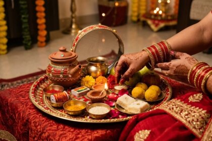 करवा चौथ 2026: अखंड सौभाग्य के लिए ऐसे सजाएं अपनी पूजा थाली, नोट करें सामग्री की पूरी चेकलिस्ट!