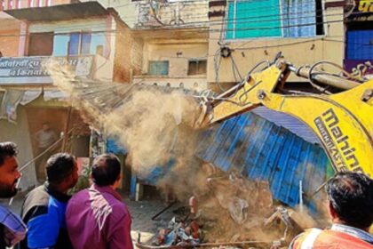 इंदौर में आरई-2 के अधूरे हिस्से पर बड़ी कार्रवाई, 80 से ज्यादा बाधक निर्माण हटाए