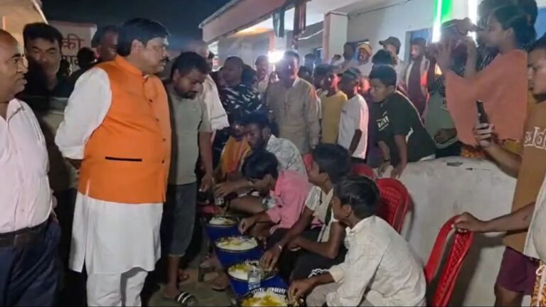 गोपालगंज में बांध टूटने से बाढ़, हजारों एकड़ फसल बर्बाद; मंत्री मिथिलेश तिवारी ने लिया जायजा