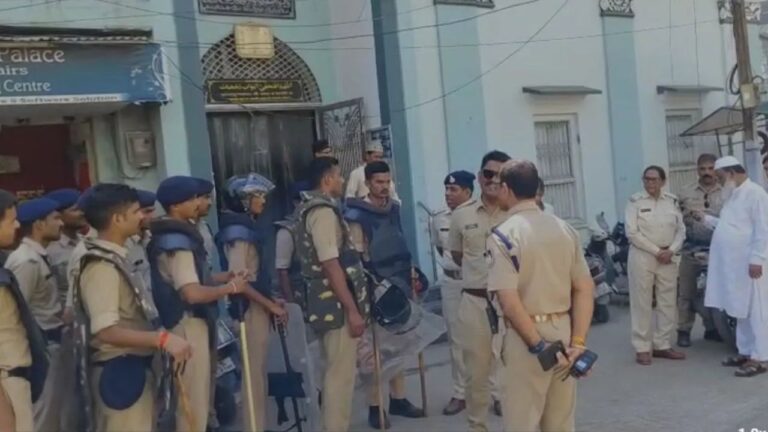 उज्जैन शाही मस्जिद पर जुमे की नमाज से पहले हाई अलर्ट, 2500 पुलिसकर्मी और ड्रोन-CCTV से निगरानी